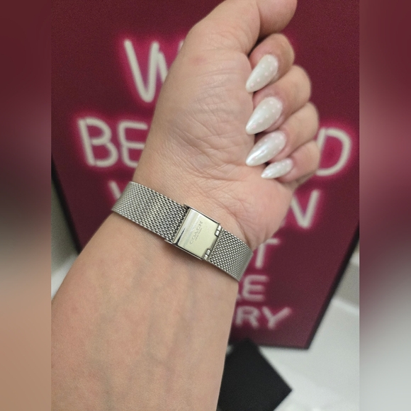 NIB Coach Women's Perry Women's Silver Tone Mesh Bracelet Stainless Steel Watch - Picture 3 of 11